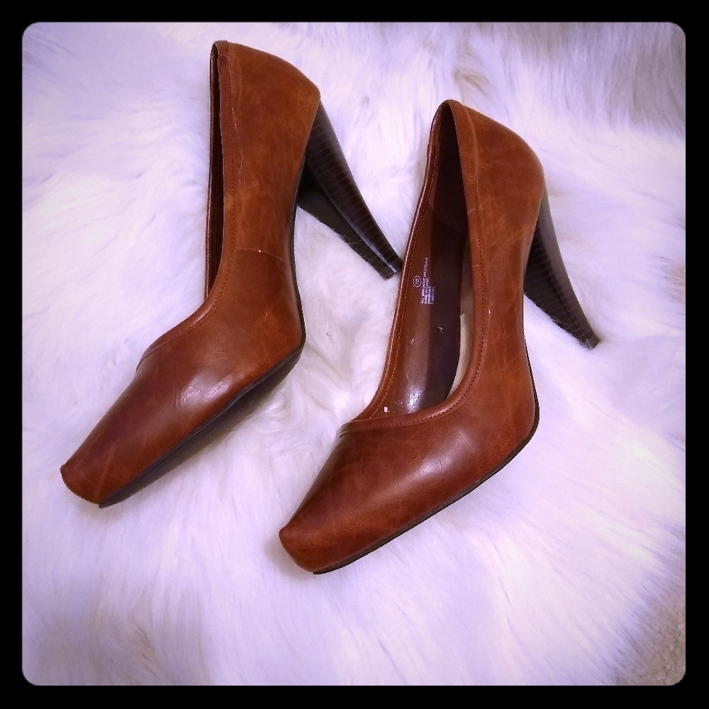 Size 10 Tan Pumps